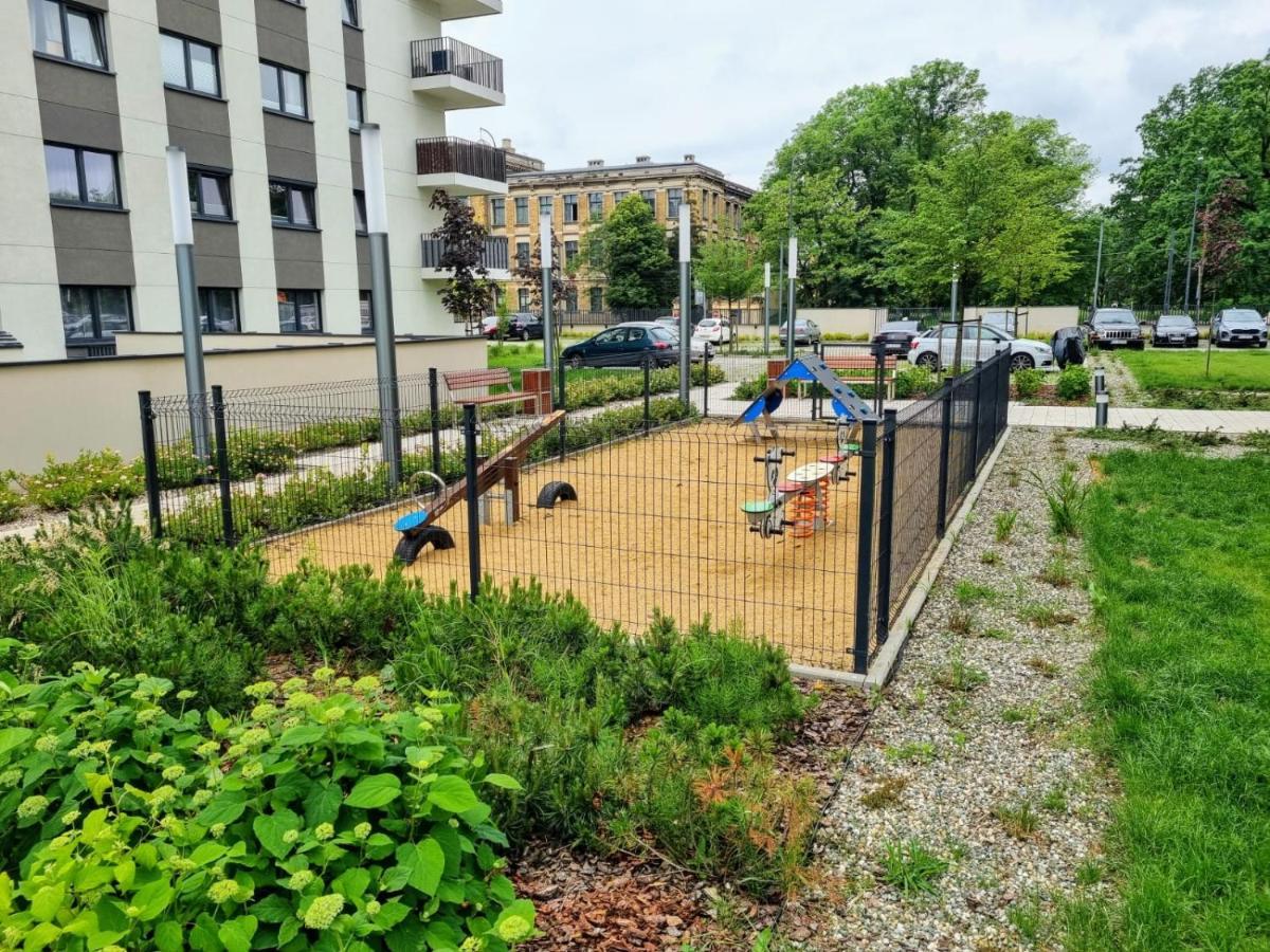 Apple Apartments - Gdanska Prywatne Miejsce Parkingowe Łódź Exteriör bild